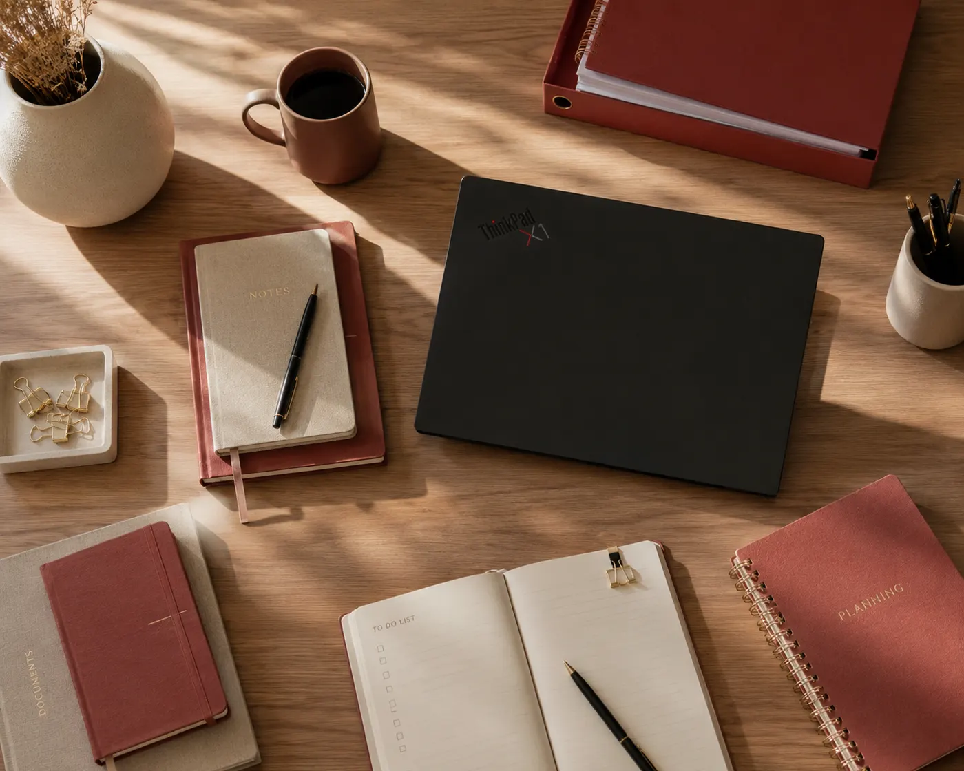 Vue aérienne d’un bureau organisé